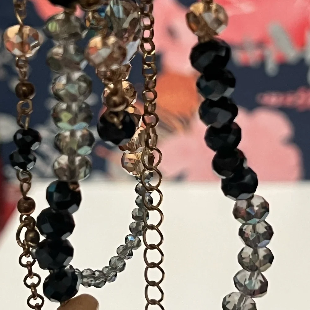 ๐ Gorgeous Layered Beaded Necklace - Picture 4 of 6
